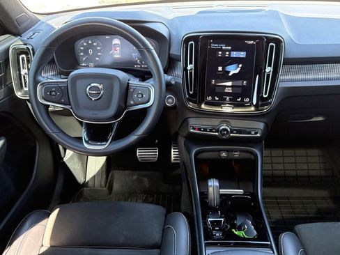 Used 2022 Volvo XC40 T5 R-Design w/ Advanced Package image 12