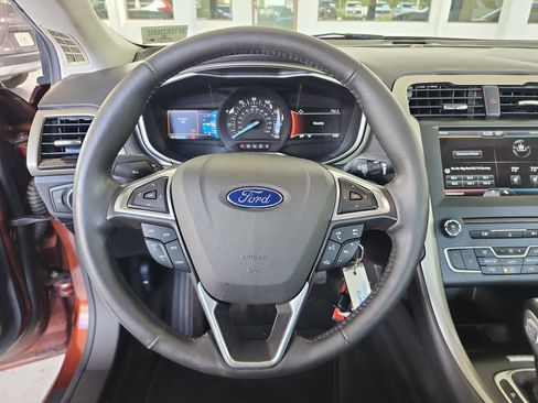Used 2016 Ford Fusion SE w/ Equipment Group 202A FWD image 10