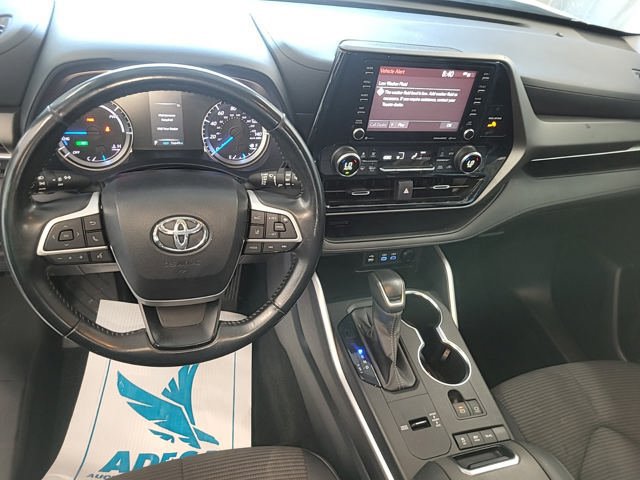 Used 2022 Toyota Highlander LE AWD/4WD image 6