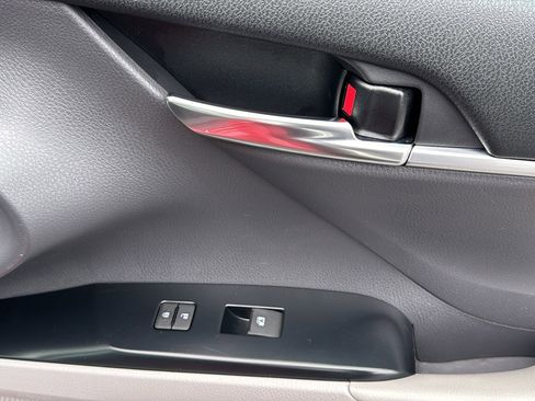 Used 2020 Toyota Camry SE FWD image 26