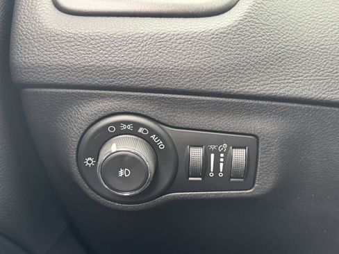 Used 2018 Jeep Compass Trailhawk w/ Leather Interior Group AWD/4WD image 39