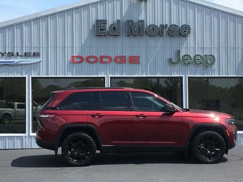 Used 2023 Jeep Grand Cherokee Limited w/ Black Appearance Package image 2