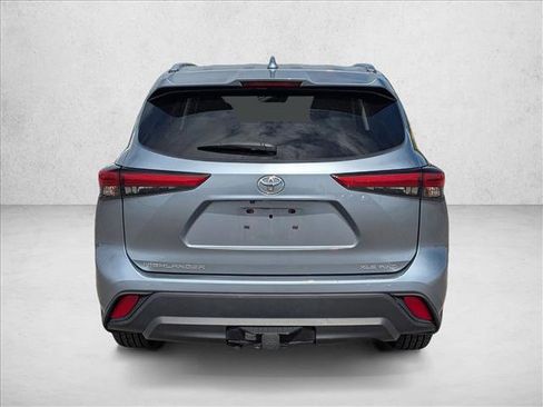 Used 2021 Toyota Highlander XLE image 6