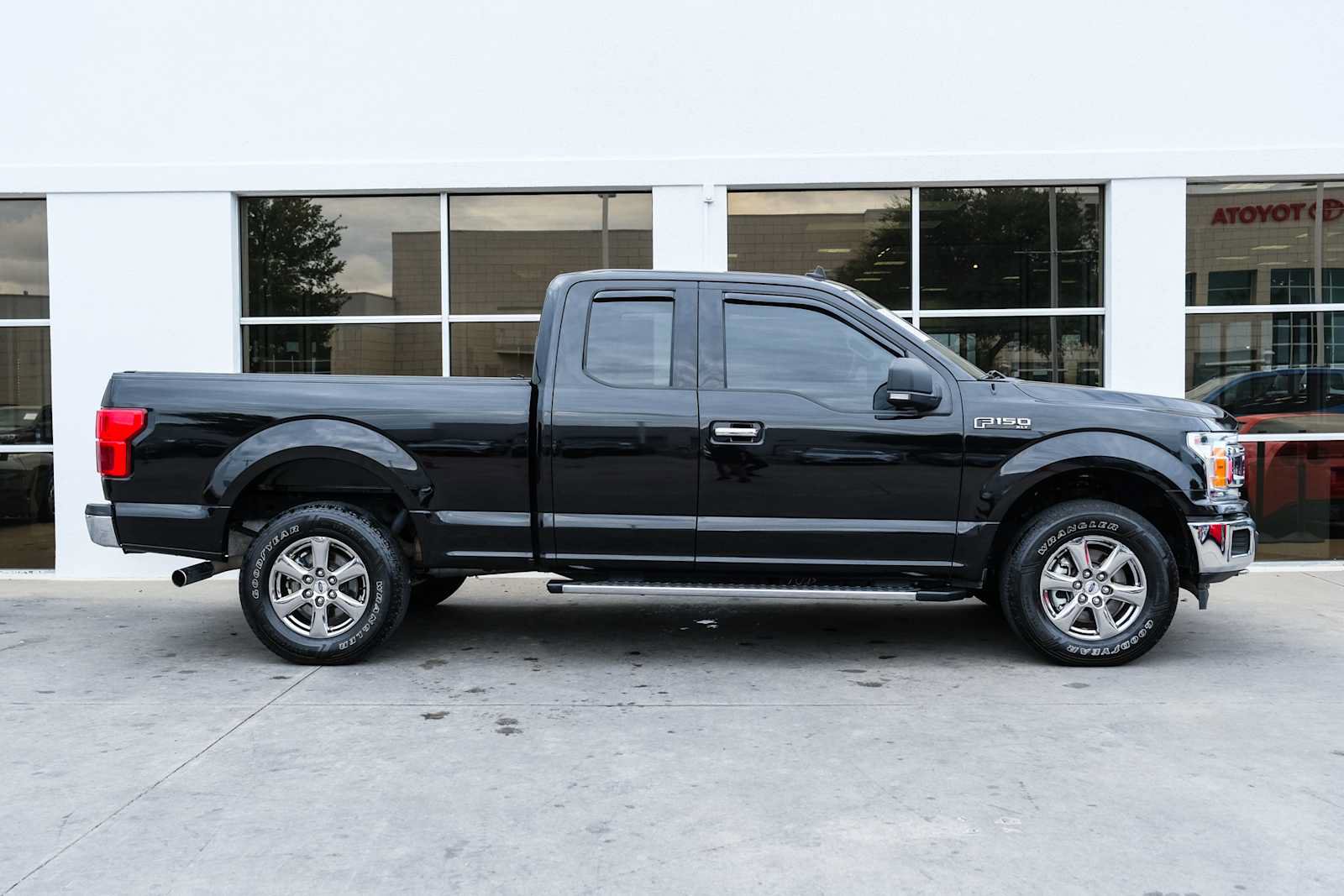 Used 2020 Ford F150 XLT w/ Equipment Group 302A Luxury AWD/4WD image 7