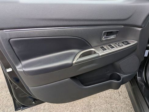 Used 2025 Mitsubishi Outlander Sport SE image 11