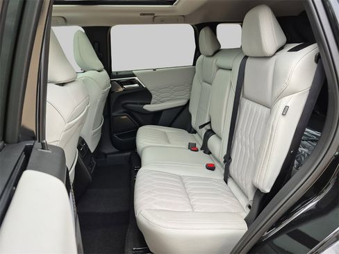 New 2025 Mitsubishi Outlander SEL image 22