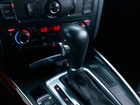 Used 2011 Audi Q5 2.0T Premium image 37