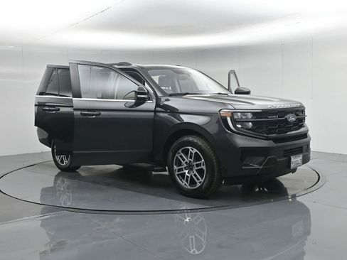 Used 2025 Ford Expedition Active image 40