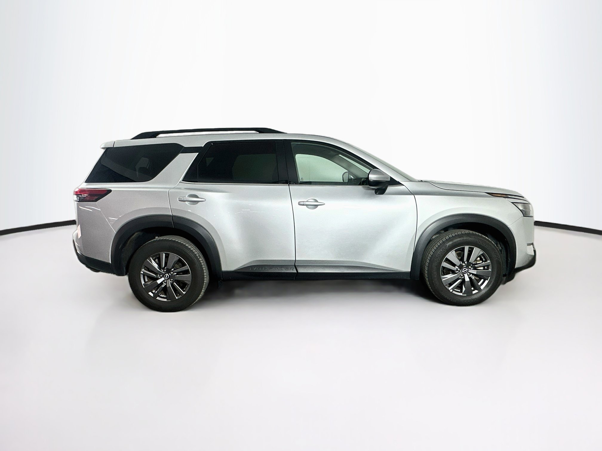 Used 2025 Nissan Pathfinder SV FWD image 10