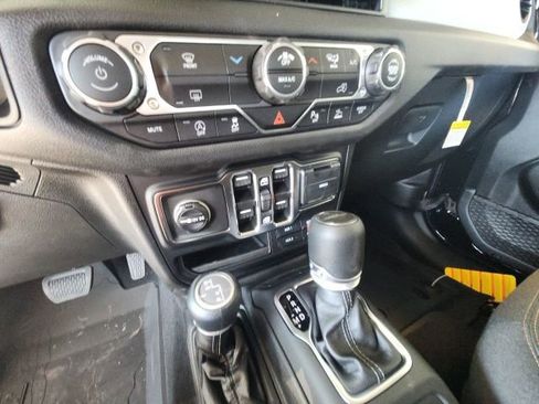 New 2025 Jeep Gladiator Sport image 37