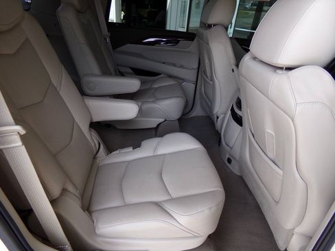 Used 2016 Cadillac Escalade Luxury AWD/4WD image 21