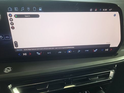 Used 2024 Chevrolet Traverse LT image 2