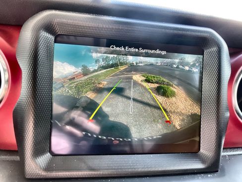 Used 2023 Jeep Wrangler Unlimited Rubicon w/ Cold Weather Group image 15