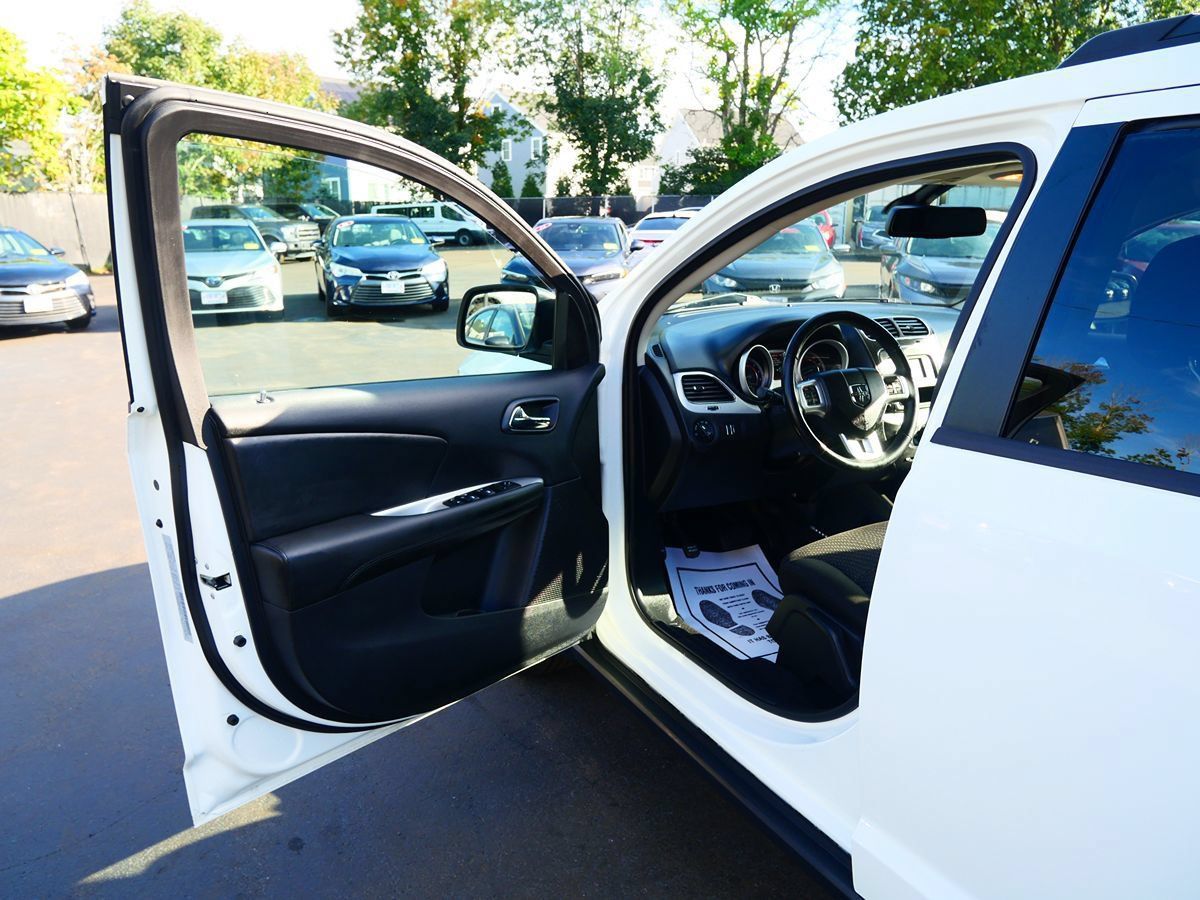 Used 2019 Dodge Journey SE w/ Connectivity Group FWD image 15