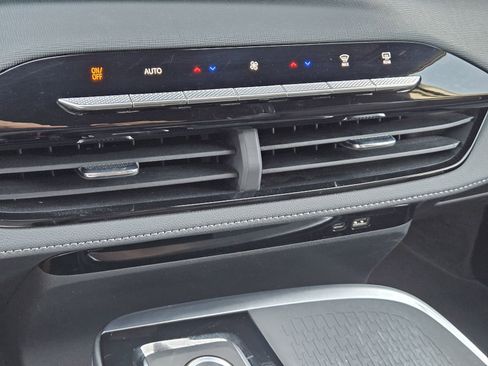 Used 2025 Buick Enclave Preferred FWD image 24
