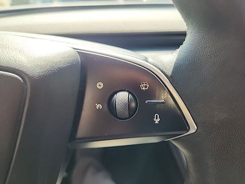 Used 2025 Tesla Model 3 Long Range image 38