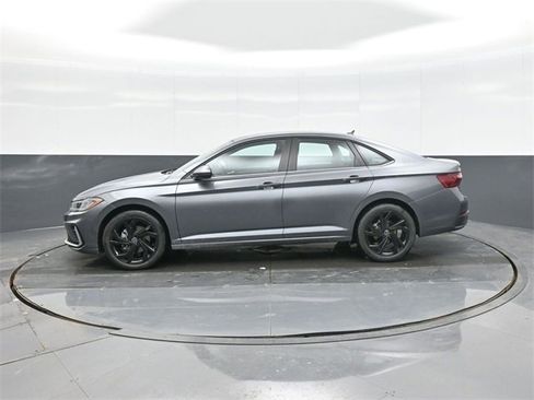 New 2026 Volkswagen Jetta SE image 4