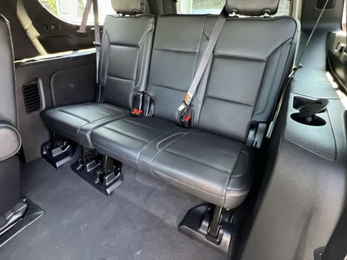 Used 2025 GMC Yukon XL Denali AWD/4WD image 31