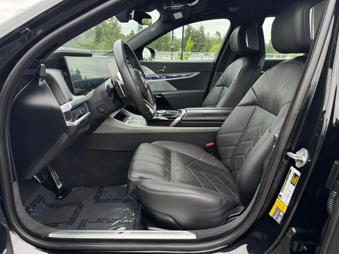 Used 2023 BMW i7 xDrive60 AWD/4WD image 24