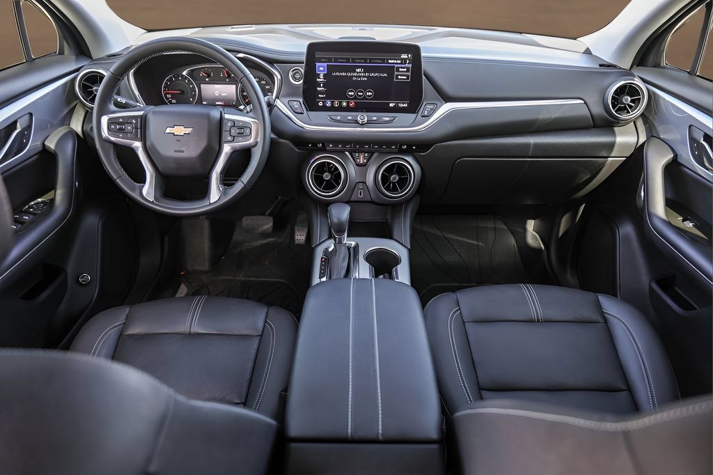 Used 2023 Chevrolet Blazer LT FWD image 24