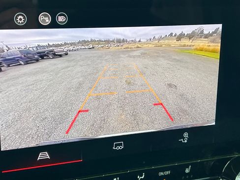 Used 2025 GMC Canyon Elevation w/ Convenience Package image 25