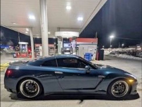 Used 2012 Nissan GT-R Black Edition image 2