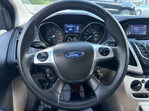 Used 2014 Ford Focus SE FWD image 19
