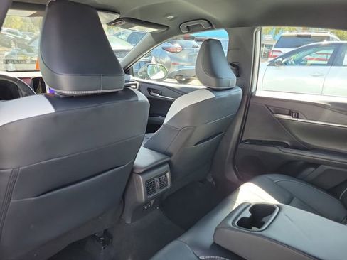 Used 2025 Toyota Camry SE w/ Convenience Package image 27