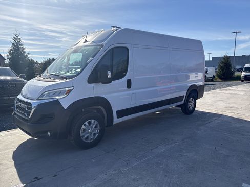 New 2025 RAM ProMaster 2500 w/ Quick Order Package 22G SLT image 3