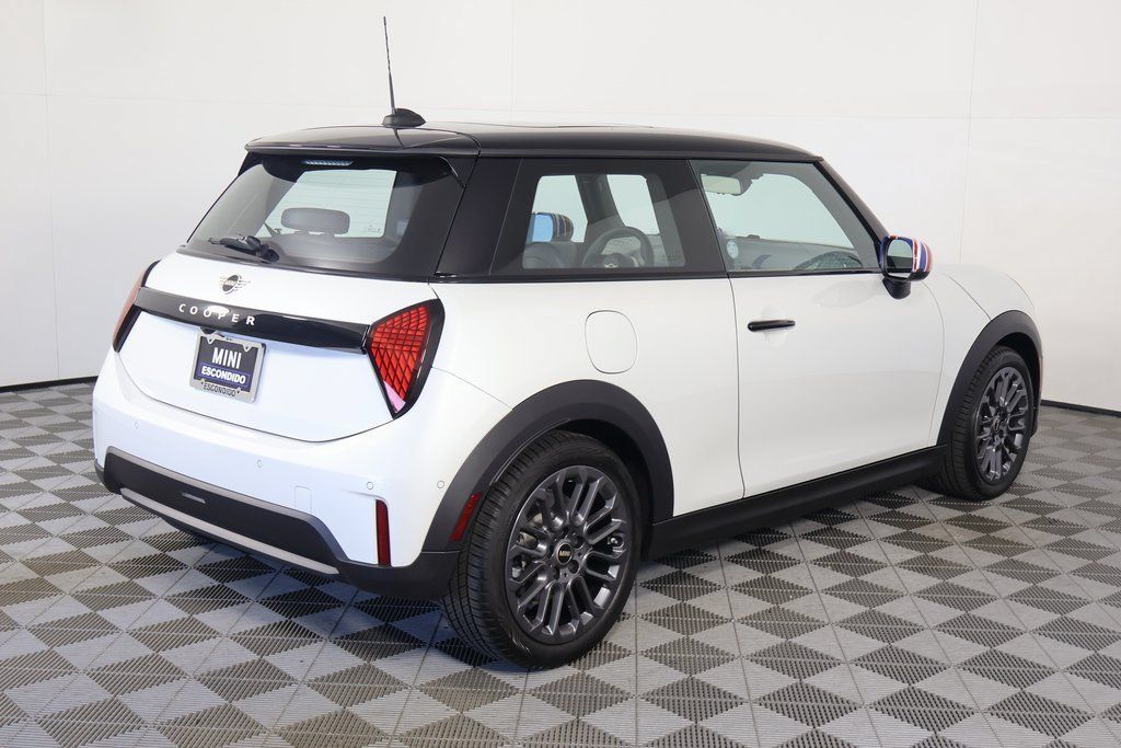 Used 2026 MINI Cooper 2-Door Hardtop FWD image 4