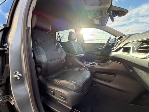 Used 2024 GMC Terrain SLT image 17