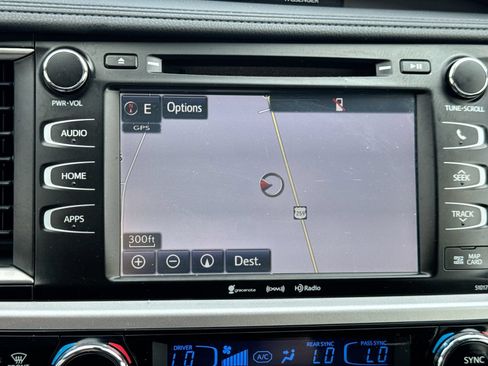 Used 2017 Toyota Highlander XLE FWD image 18