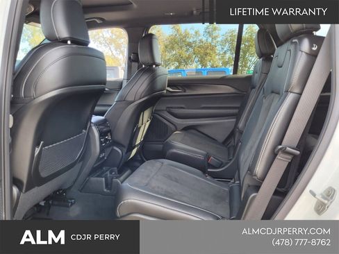 New 2025 Jeep Grand Cherokee L Altitude AWD/4WD image 5