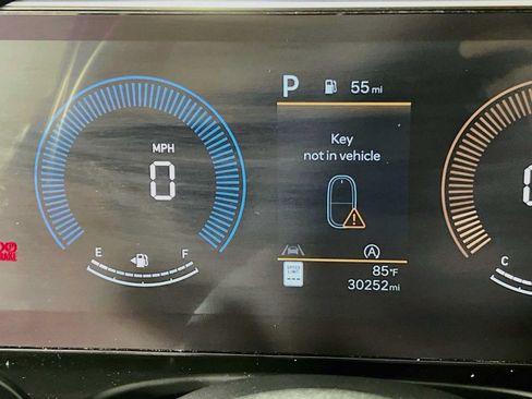 Certified 2025 Hyundai Tucson SEL AWD/4WD image 12