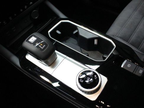 New 2025 Mitsubishi Outlander SE image 16