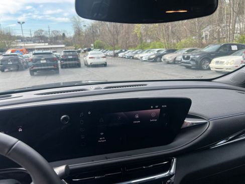 Used 2025 Buick Envista Sport Touring image 17