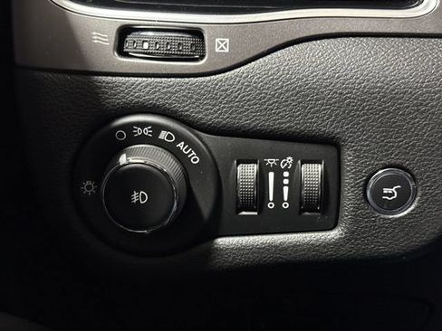 Used 2020 Jeep Cherokee Limited w/ Advanced Safety Group FWD image 18