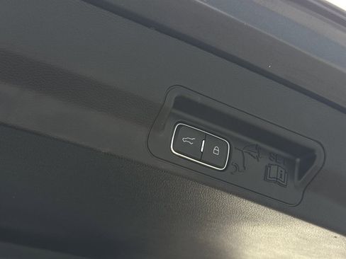 Used 2023 Ford Explorer ST-Line w/ Class IV Trailer Tow Package image 18