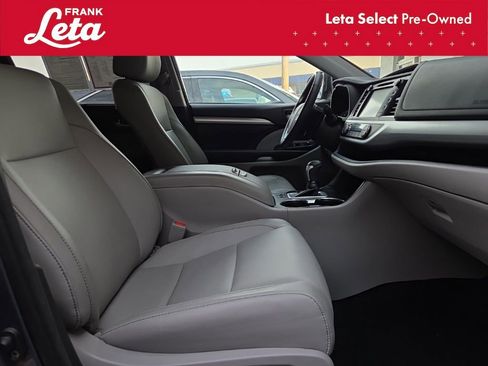Used 2018 Toyota Highlander XLE image 15