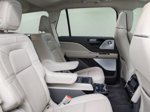 Used 2020 Lincoln Aviator Reserve w/ Equipment Group 202A AWD/4WD image 27