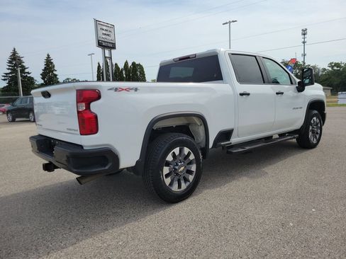 Used 2024 Chevrolet Silverado 2500 Custom w/ Custom Value Package AWD/4WD image 4