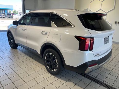 Used 2025 Kia Sorento S w/ Panoramic Sunroof Package FWD image 3