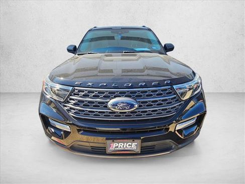 Used 2021 Ford Explorer XLT w/ Equipment Group 202A image 2