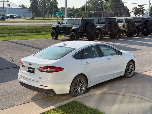 Used 2019 Ford Fusion SEL FWD image 6