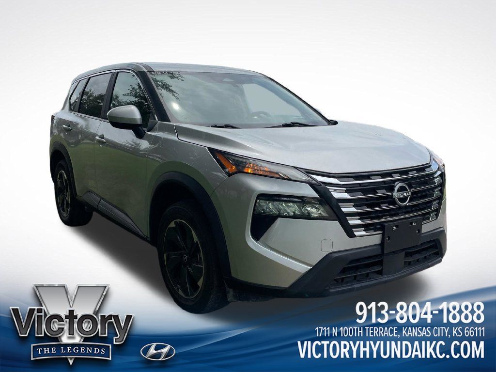 Used 2024 Nissan Rogue SV AWD/4WD image 2