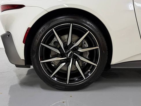 Used 2019 Aston Martin V8 Vantage Coupe RWD image 36