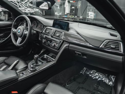 Used 2016 BMW M4 Convertible image 40