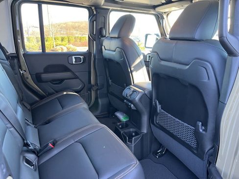 New 2026 Jeep Gladiator Sport image 25
