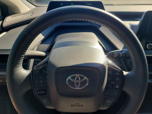 Used 2025 Toyota Prius XLE image 29