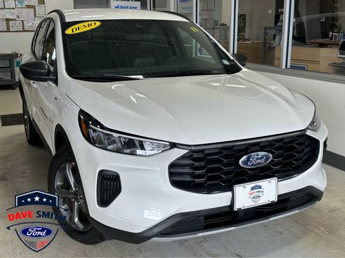 New 2025 Ford Escape ST-Line w/ Cold Weather Package AWD/4WD image 2